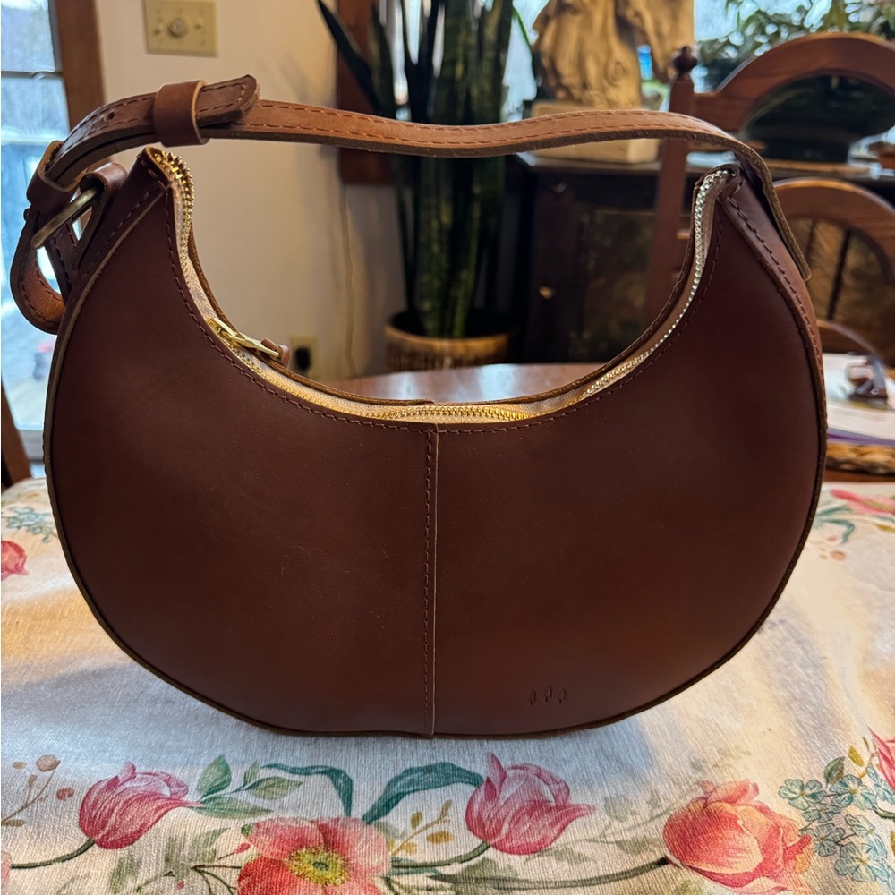 Portland Leather NWOT Honey Classic Shoulder Bag
